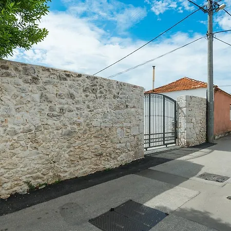 Donato With Jacuzzi Vila *