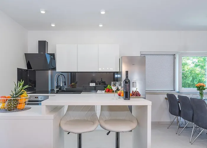 Donato With Jacuzzi *