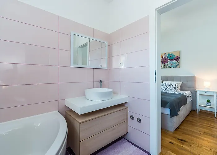 Donato With Jacuzzi *