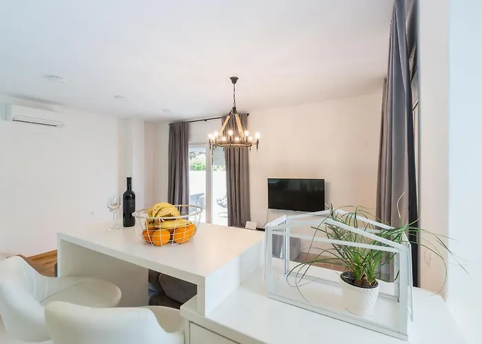 Donato With Jacuzzi Vila *