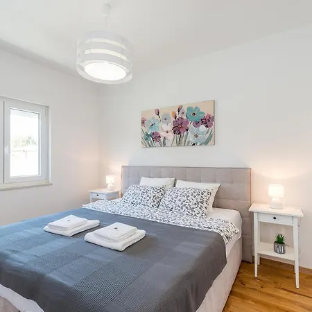 Villa Donato With Jacuzzi Zadar