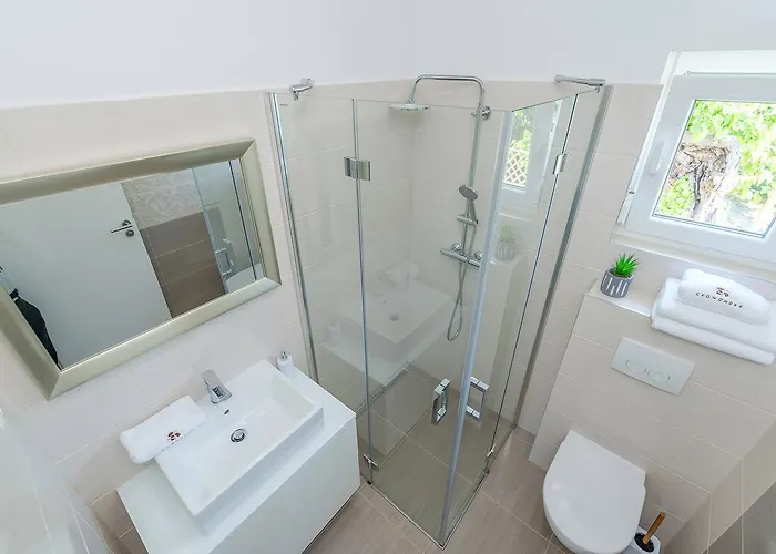 Donato With Jacuzzi Villa